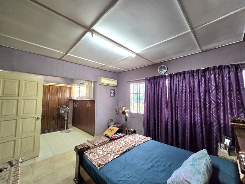Rumah Teres 2.5 Tingkat untuk Dijual di Seksyen 17 (Petaling Jaya) - Mahirah . - Bedroom - PropertyGuru.com.my