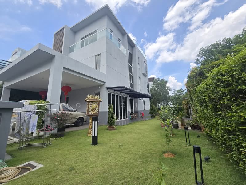 Zero-Lot Bungalow for Sale in Lakefront Villa (Cyberjaya) - Josh Chong - Exterior - PropertyGuru.com.my