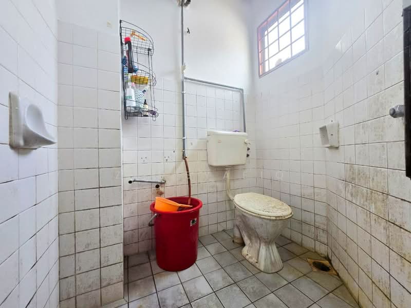 Pangsapuri untuk Dijual di Taman Desa Batu Caves - Zul Syafiq - Bathroom - PropertyGuru.com.my