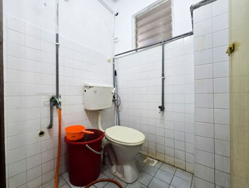 Pangsapuri untuk Dijual di Taman Desa Batu Caves - Zul Syafiq - Bathroom - PropertyGuru.com.my