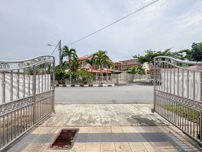 2.5-storey Terraced House for Sale in Taman Equine (Seri Kembangan) - Ilman Nahri - Exterior - PropertyGuru.com.my