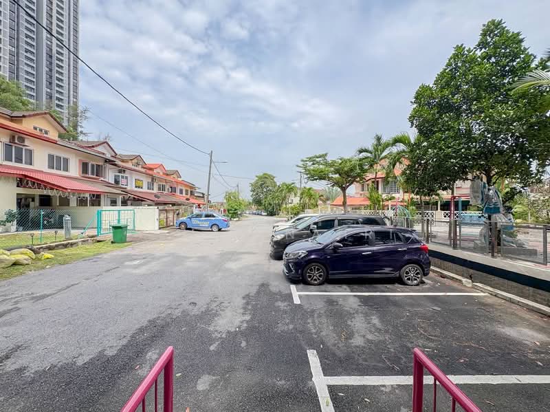 2.5-storey Terraced House for Sale in Taman Equine (Seri Kembangan) - Ilman Nahri - Exterior - PropertyGuru.com.my