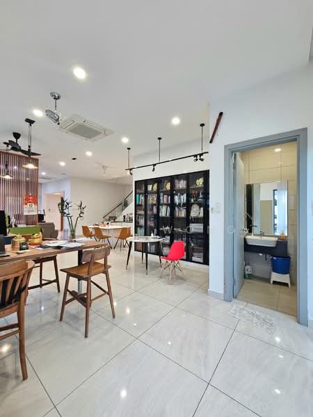 Rumah Berkembar untuk Dijual di Taman Molek (Johor Bahru) - Lynn Wong - Study - PropertyGuru.com.my