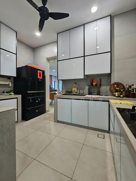 Rumah Berkembar untuk Dijual di Taman Molek (Johor Bahru) - Lynn Wong - Kitchen - PropertyGuru.com.my