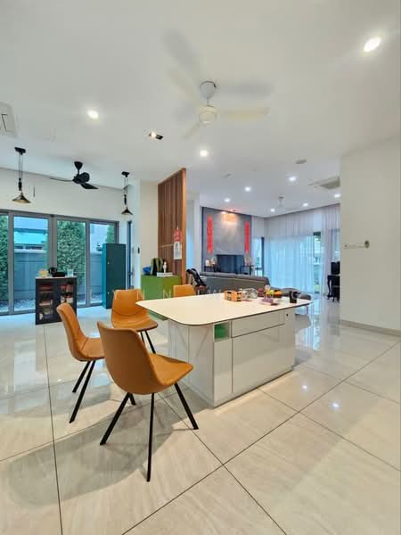 Rumah Berkembar untuk Dijual di Taman Molek (Johor Bahru) - Lynn Wong - Living Room - PropertyGuru.com.my