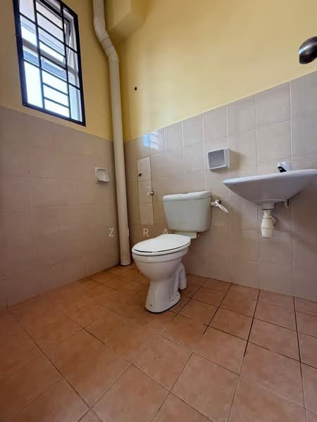 Rumah Teres 2 Tingkat untuk Dijual di Taman Sierra Perdana (Masai) - Zira . - Bathroom - PropertyGuru.com.my