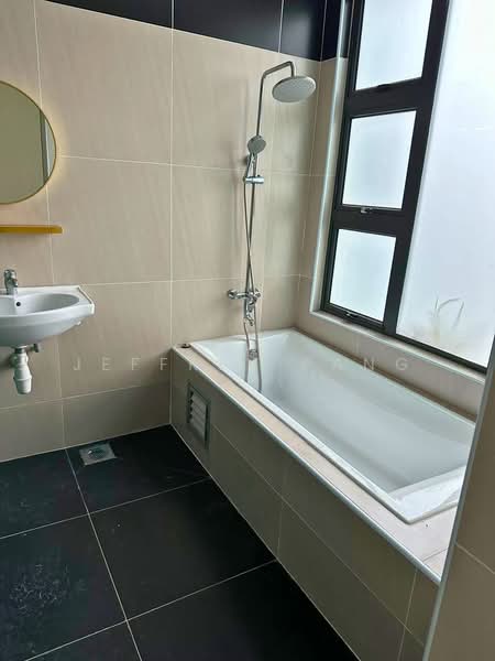 Rumah Berkembar untuk Dijual di Taman Vista Hill (Cheras) - Jeffrey Pang - Bathroom - PropertyGuru.com.my