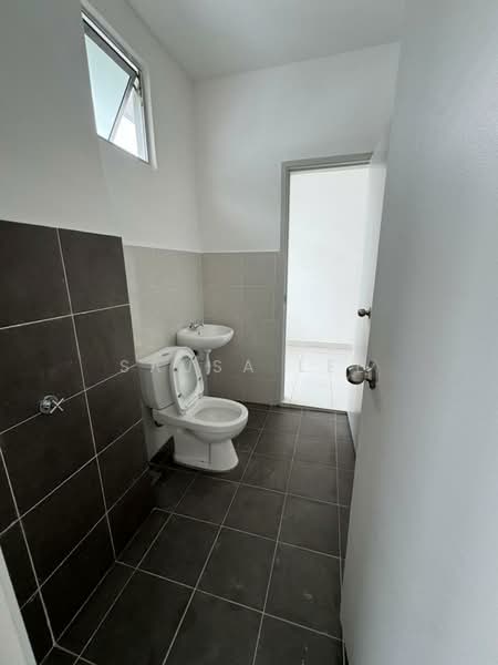 Rumah Teres untuk Dijual di Pasir Gudang (Johor) - Sausa Lee - Bathroom - PropertyGuru.com.my