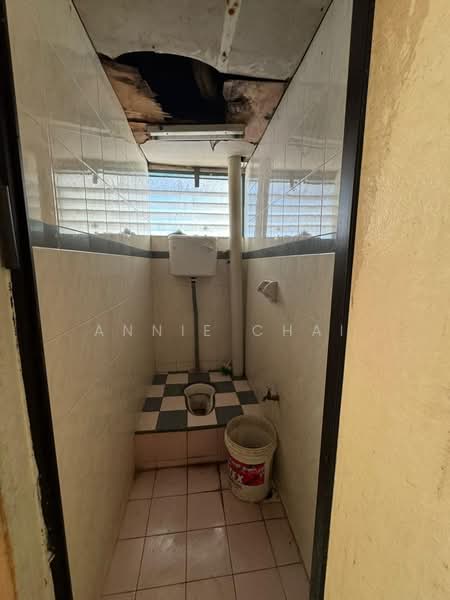 Kedai untuk Dijual di Ulu Tiram (Johor) - Annie Chai - Bathroom - PropertyGuru.com.my