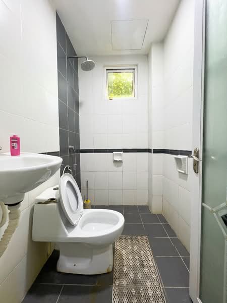 Rumah Berkembar untuk Dijual di Taman Vista Hill (Cheras) - Jeffrey Pang - Bathroom - PropertyGuru.com.my