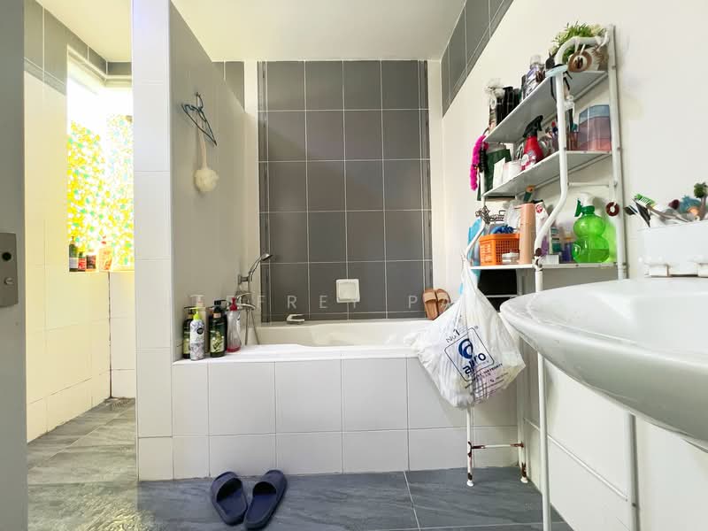 Rumah Berkembar untuk Dijual di Taman Vista Hill (Cheras) - Jeffrey Pang - Bathroom - PropertyGuru.com.my