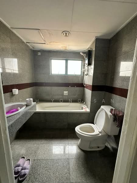 Kondominium untuk Dijual di BBK Condominium - Teh Yong San - Bathroom - PropertyGuru.com.my