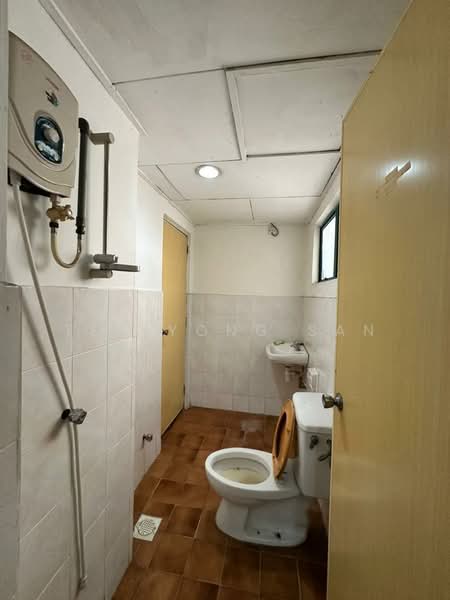 Kondominium untuk Dijual di BBK Condominium - Teh Yong San - Bathroom - PropertyGuru.com.my