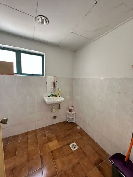 Kondominium untuk Dijual di BBK Condominium - Teh Yong San - Bathroom - PropertyGuru.com.my