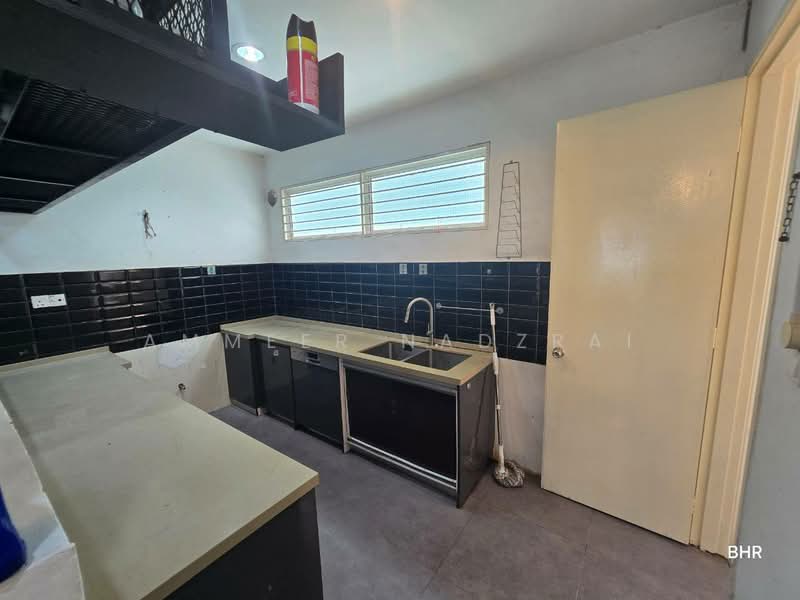 2.5-storey Terraced House for Sale in Bandar Teknologi Kajang (Kajang) - Ammeer Nadzrai - Kitchen - PropertyGuru.com.my