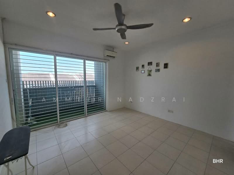 2.5-storey Terraced House for Sale in Bandar Teknologi Kajang (Kajang) - Ammeer Nadzrai - Living Room - PropertyGuru.com.my