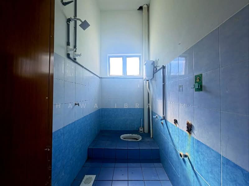 Semi-Detached House for Sale in Bandar Baru Salak Tinggi (Sepang) - Hawa Ibrahim - Bathroom - PropertyGuru.com.my