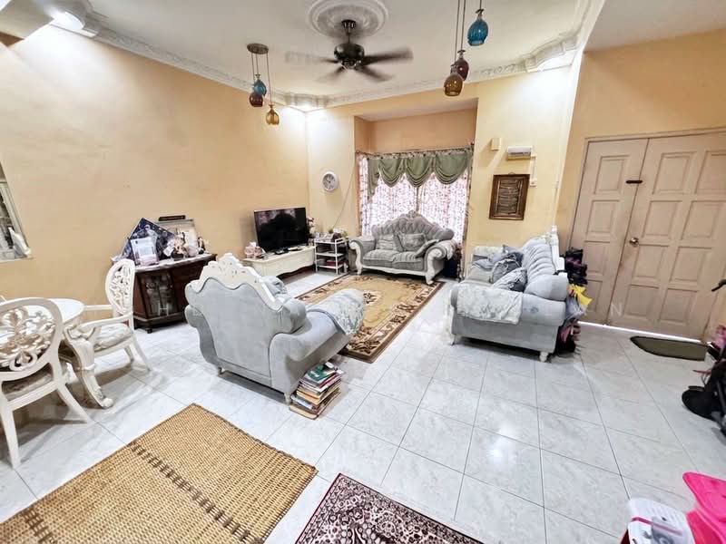 2-storey Terraced House for Sale in Taman Impian Putra (Bangi) - Mohd Nazri Roslan - Living Room - PropertyGuru.com.my