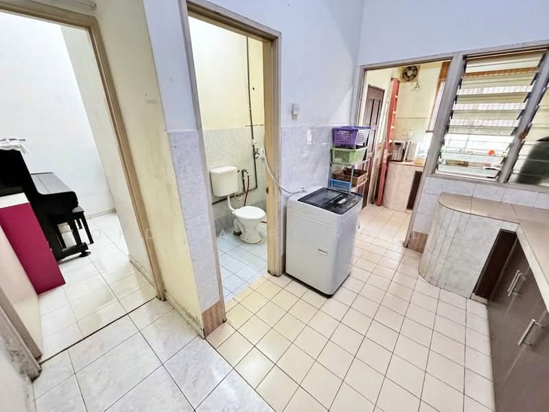 2-storey Terraced House for Sale in Taman Impian Putra (Bangi) - Mohd Nazri Roslan - Bathroom - PropertyGuru.com.my