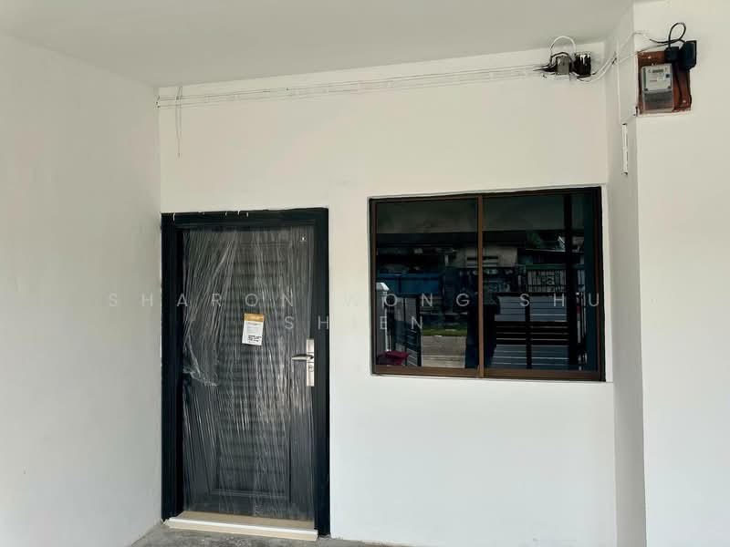 Rumah Teres 1 Tingkat untuk Dijual di Ulu Tiram (Johor) - Sharon Wong Shu Shien - Entrance - PropertyGuru.com.my
