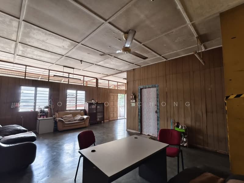 Bungalow for Sale in Kampung Ayer Putih (Pekan Nanas) - Johnson Chong - Living Room - PropertyGuru.com.my