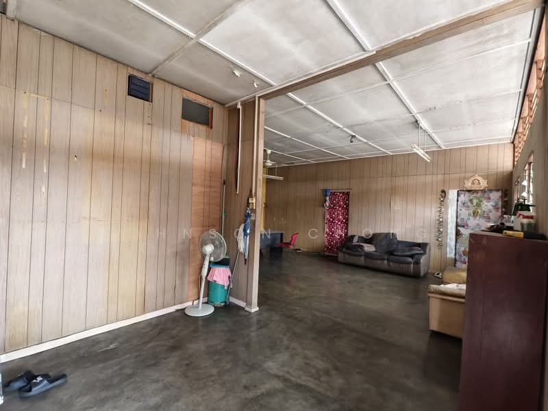 Bungalow for Sale in Kampung Ayer Putih (Pekan Nanas) - Johnson Chong - Living Room - PropertyGuru.com.my