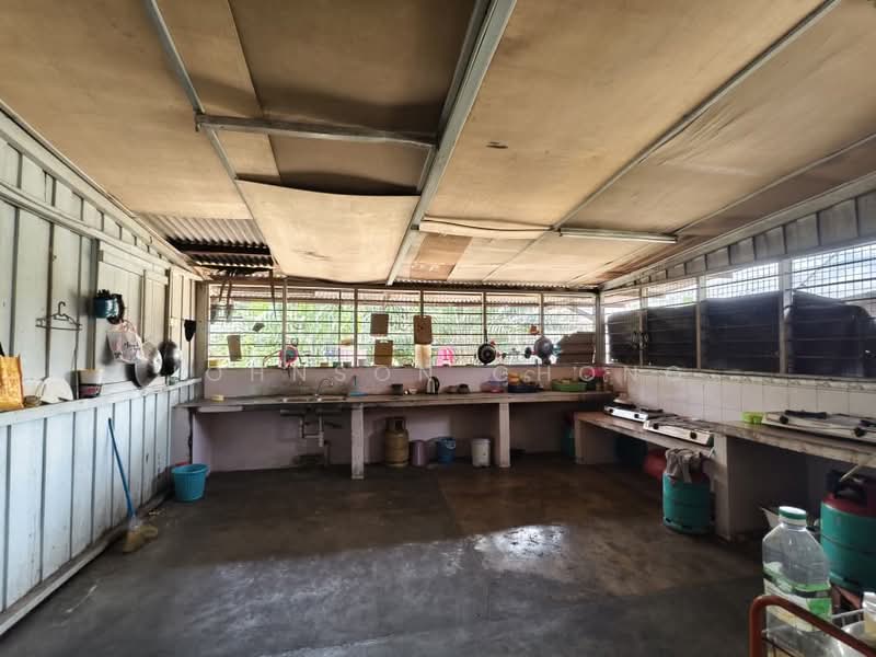 Bungalow for Sale in Kampung Ayer Putih (Pekan Nanas) - Johnson Chong - Kitchen - PropertyGuru.com.my