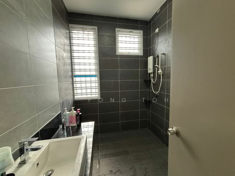 2-storey Terraced House for Sale in Taman Seri Austin (Tebrau) - Ee Fong Toh - Bathroom - PropertyGuru.com.my