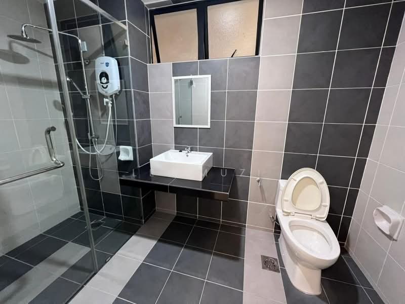 Kondominium untuk Disewa di Upper East @ Tiger Lane - Lee Muzi - Bathroom - PropertyGuru.com.my