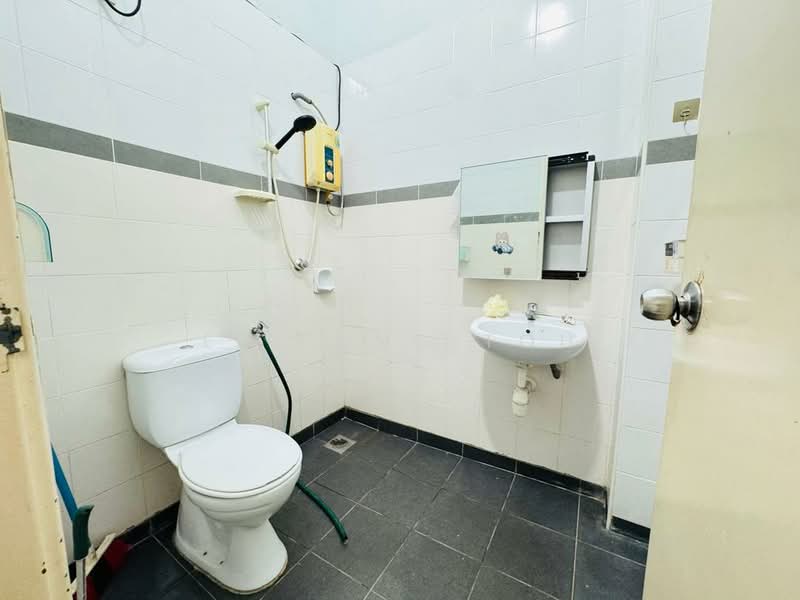 Rumah Teres 2 Tingkat untuk Dijual di Taman Mount Austin (Tebrau) - Ee Fong Toh - Bathroom - PropertyGuru.com.my