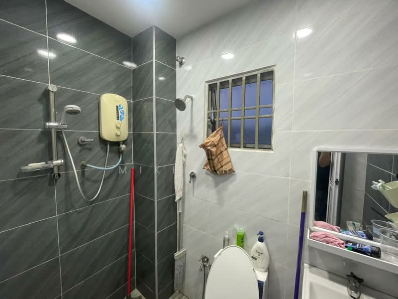 2-storey Terraced House for Sale in Taman Teluk Gedung Indah (Klang) - Mike Khor - Bathroom - PropertyGuru.com.my