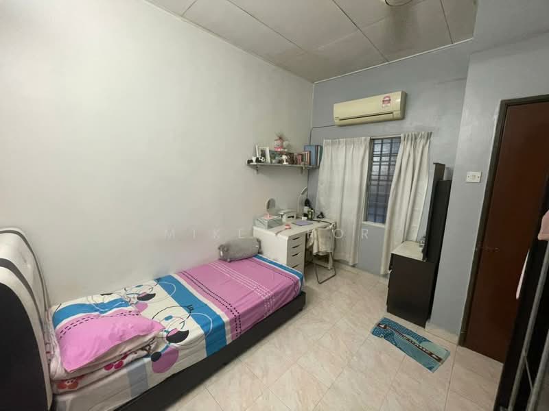 2-storey Terraced House for Sale in Taman Teluk Gedung Indah (Klang) - Mike Khor - Bedroom - PropertyGuru.com.my