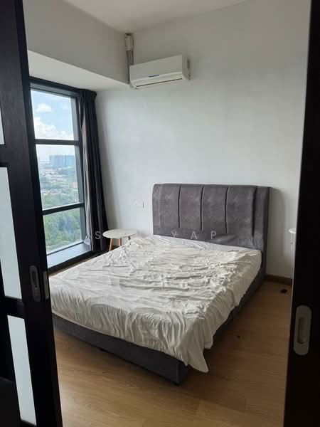 Condominium for Rent at Amberside @ Country Garden Danga Bay - Sun Yap - Bedroom - PropertyGuru.com.my