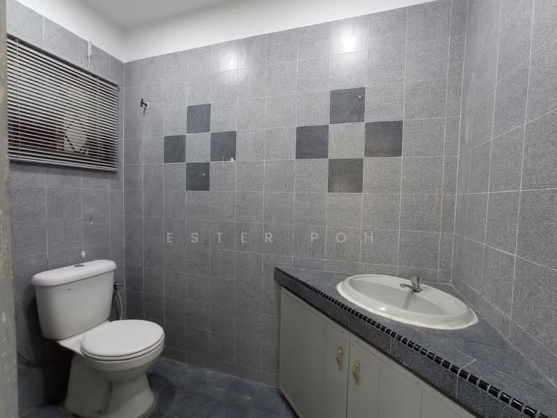 Rumah Berkembar untuk Dijual di Seremban (Negeri Sembilan) - Ester Poh. - Bathroom - PropertyGuru.com.my