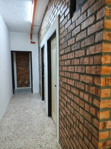 Kedai / Pejabat untuk Dijual di Taman Maluri (Cheras) - Leedeon Tan - Corridor - PropertyGuru.com.my