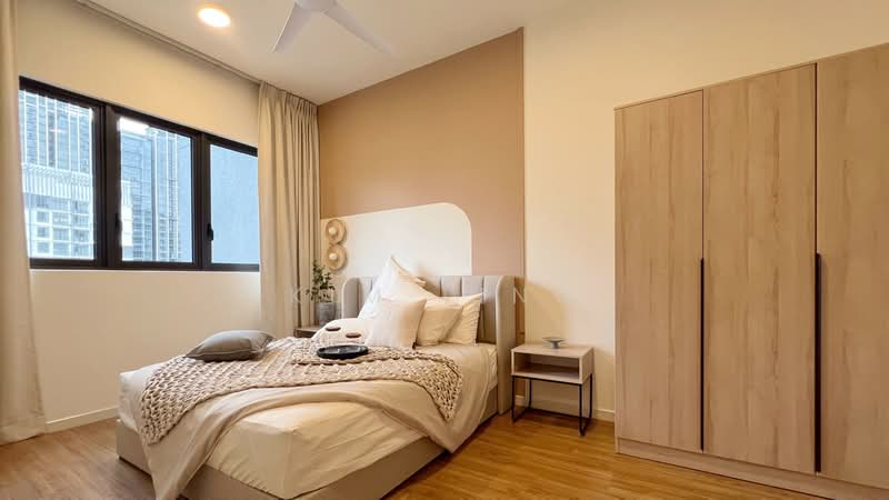Servis Apartment untuk Disewa di Sunway Avila Residences - Kim Ling - Master Bedroom - PropertyGuru.com.my