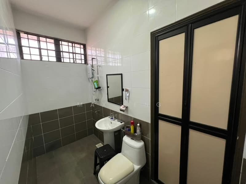 Semi-Detached House for Sale in Perling (Johor) - Max Keng - Bathroom - PropertyGuru.com.my