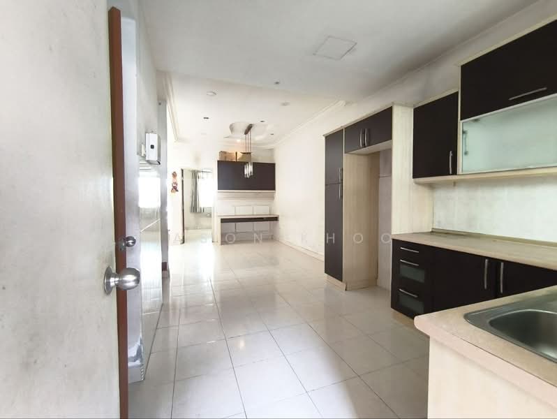 1.5-storey Terraced House for Sale in Taman Gaya (Ulu Tiram) - Jason Khoo - Kitchen - PropertyGuru.com.my
