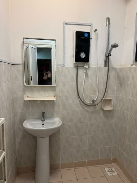 Condominium for Rent at Bayu Tasik 1 - Zev Azez - Bathroom - PropertyGuru.com.my