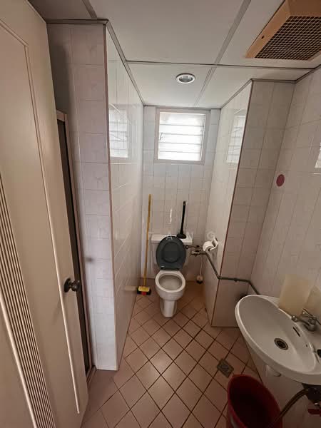 Kondominium untuk Dijual di Sri York Condominium - Li Fang - Bathroom - PropertyGuru.com.my