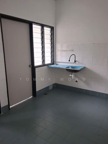 2-storey Terraced House for Sale in Taman Puncak Jalil (Seri Kembangan) - Tommy Wong Phang - Kitchen - PropertyGuru.com.my