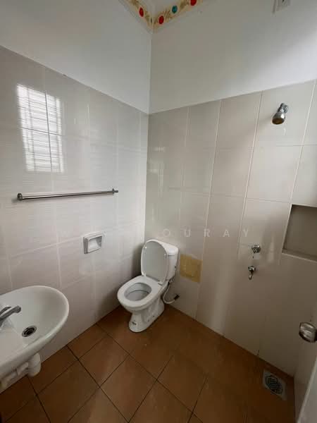 Semi-Detached House for Sale in Mutiara Rini (Skudai) - Wong Ouray - Bathroom - PropertyGuru.com.my