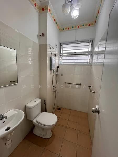 Semi-Detached House for Sale in Mutiara Rini (Skudai) - Wong Ouray - Bathroom - PropertyGuru.com.my