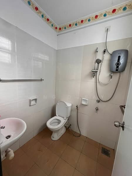Semi-Detached House for Sale in Mutiara Rini (Skudai) - Wong Ouray - Bathroom - PropertyGuru.com.my