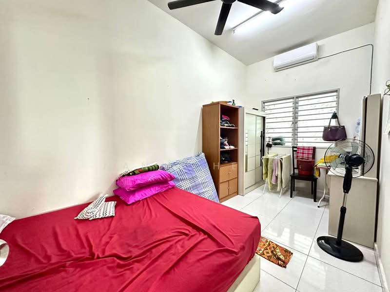 Rumah Teres 2 Tingkat untuk Dijual di Taman Seri Jaromas (Jenjarom) - Nana Cheah - Bedroom - PropertyGuru.com.my