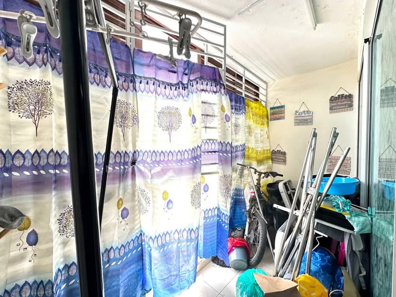 Rumah Teres 2 Tingkat untuk Dijual di Taman Seri Jaromas (Jenjarom) - Nana Cheah - Balcony - PropertyGuru.com.my