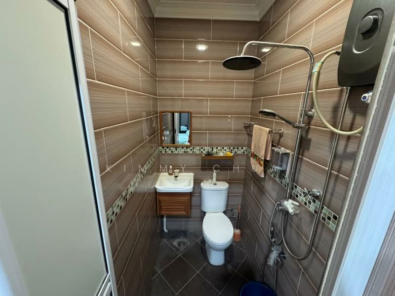 1-storey Terraced House for Sale in Taman Pelangi Semenyih (Semenyih) - Kimmy Chua - Bathroom - PropertyGuru.com.my