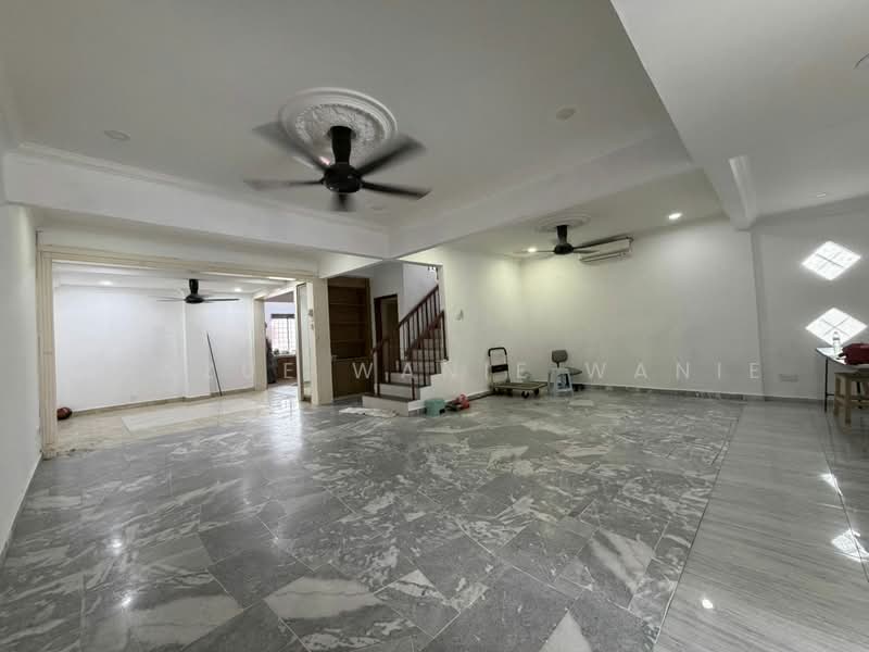 2-storey Terraced House for Sale in Saujana Impian (Kajang) - Syazue Wanie Wanie - Living Room - PropertyGuru.com.my