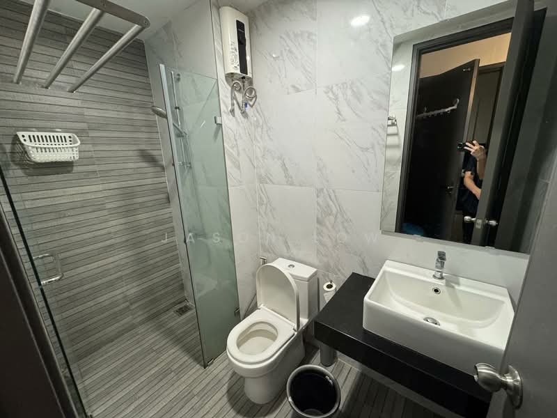 Servis Apartment untuk Disewa di Emporis - Jason Low - Bathroom - PropertyGuru.com.my
