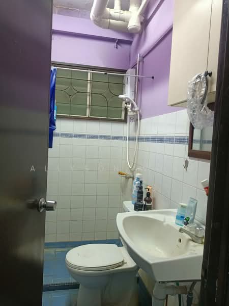 Pangsapuri untuk Dijual di Akasia Apartment - Allyson Wong - Bathroom - PropertyGuru.com.my